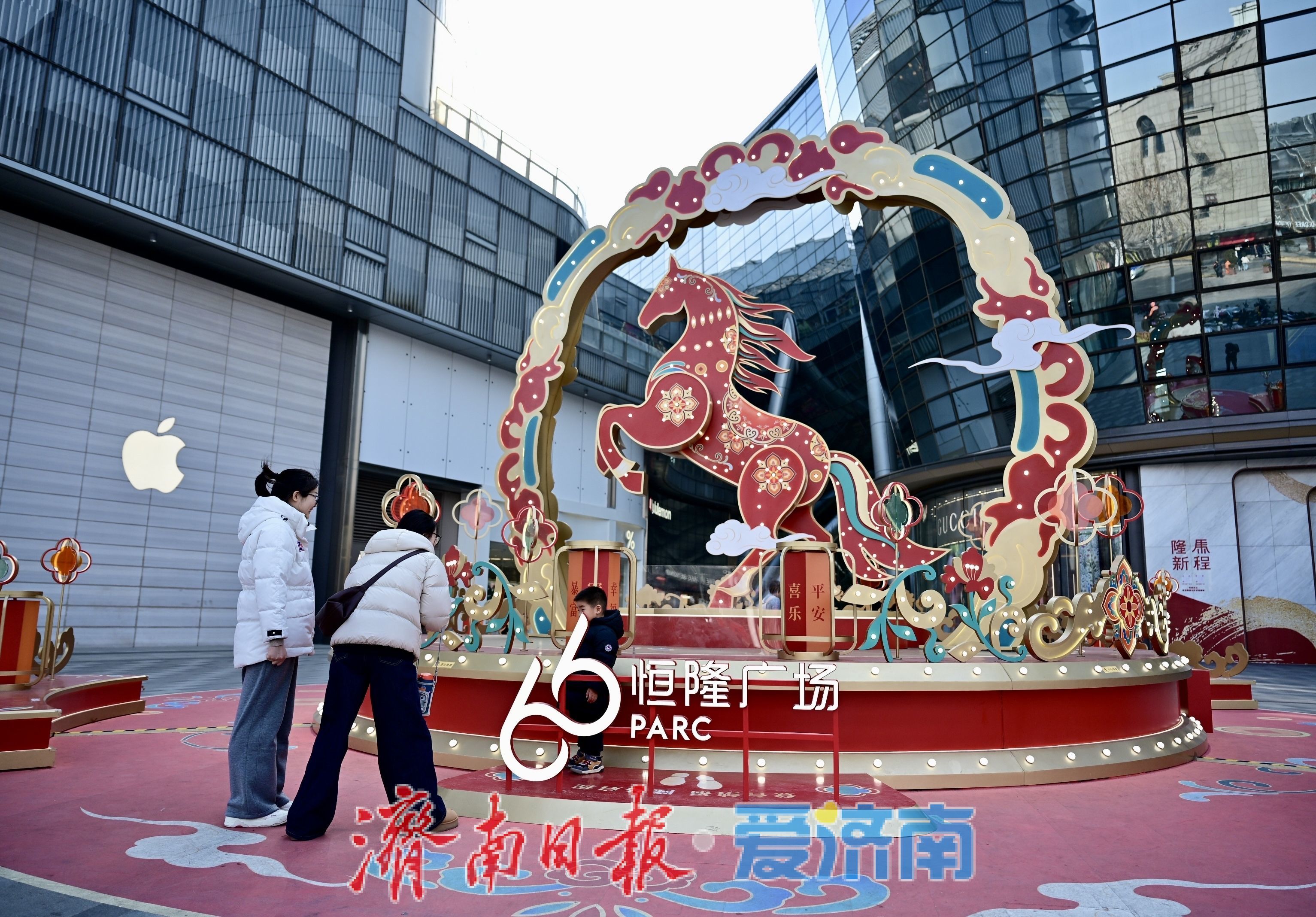 策马迎春！泉城商圈年味浓