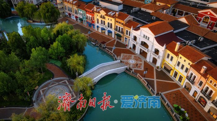 百联奥特莱斯广场，“水上威尼斯”梦幻水景令人沉醉