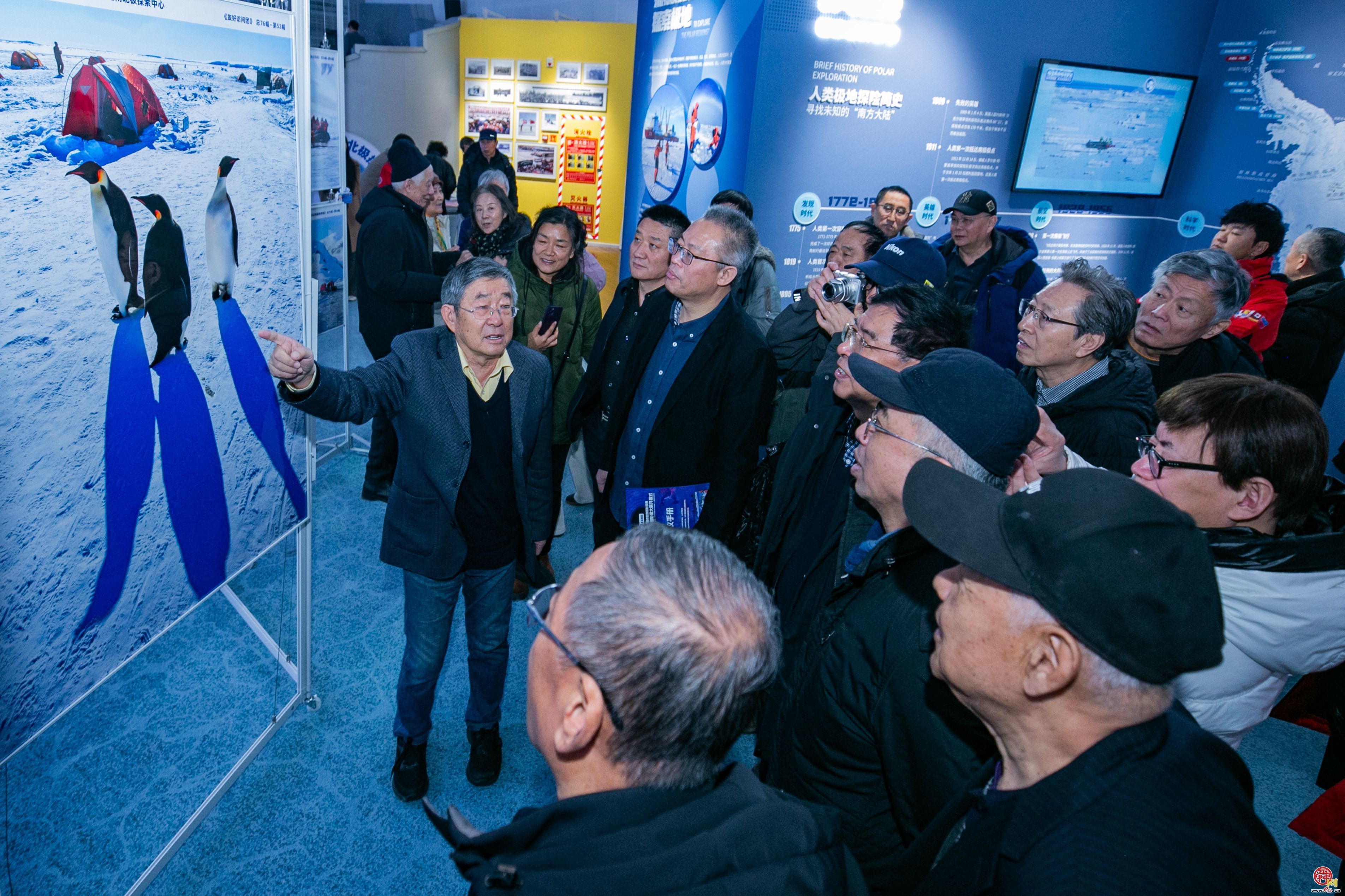 侯贺良8探南极数智影像大展在山东博物馆开展