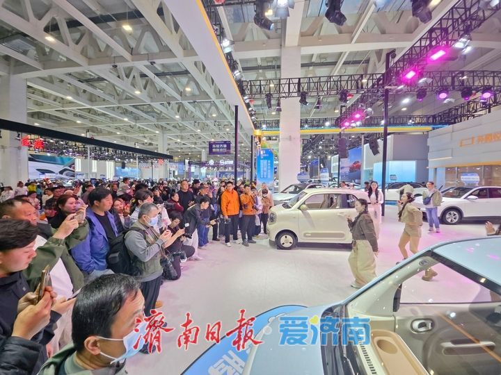 车展人气爆棚 购车赏车热潮持续升温