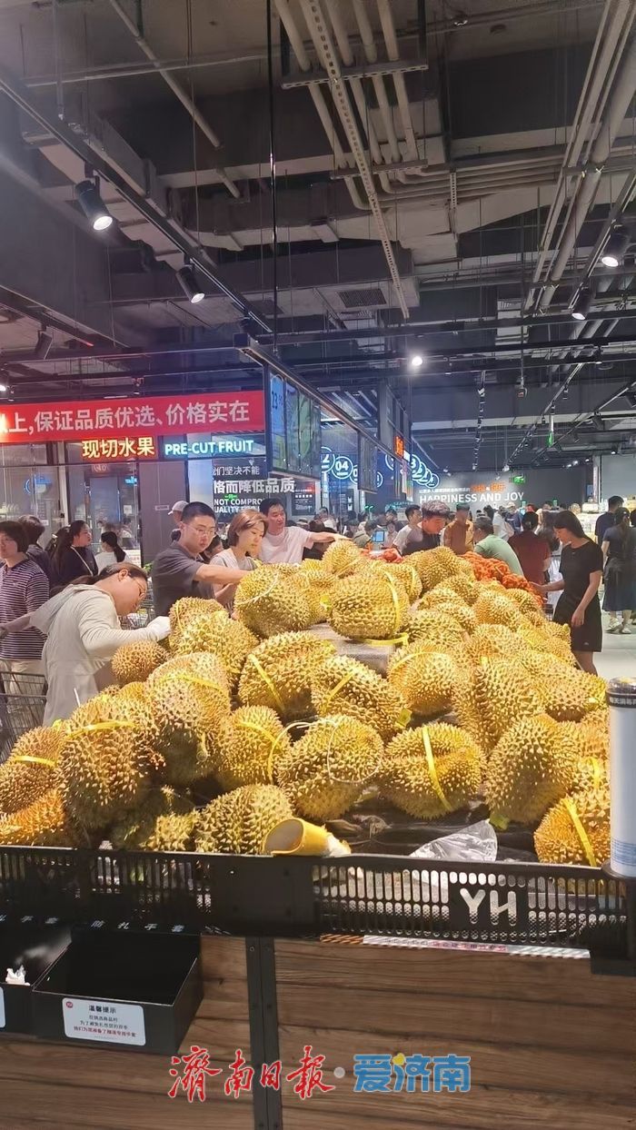 济南榴莲价格“腰斩”，“水果之王”实现“舌尖自由”？
