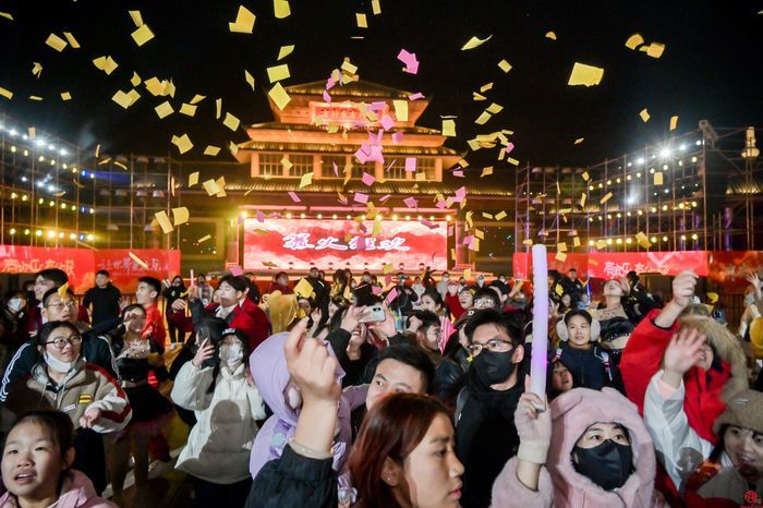 假期客流突破270万、营业收入近1.7亿元 槐荫假日经济人气旺 市场兴