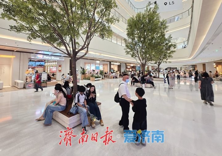 避暑纳凉好去处 商场便民享清凉