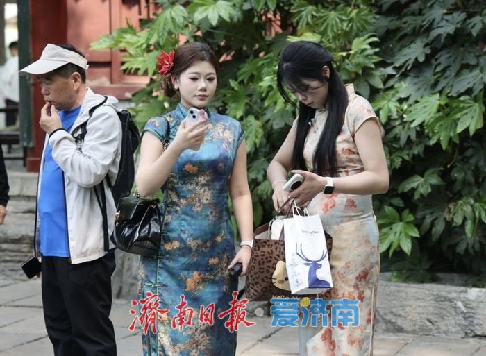 气温升至27℃ 趵突泉里恍如初夏