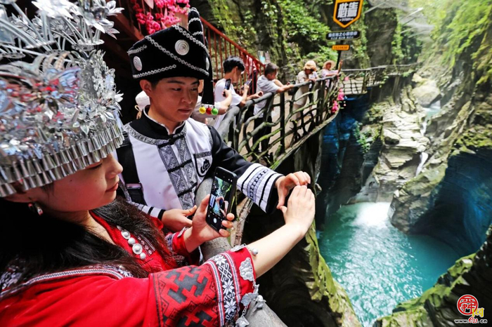 老师免费！9.10-9.13地心谷大门票全免，徒步、探秘、船游三条线任选