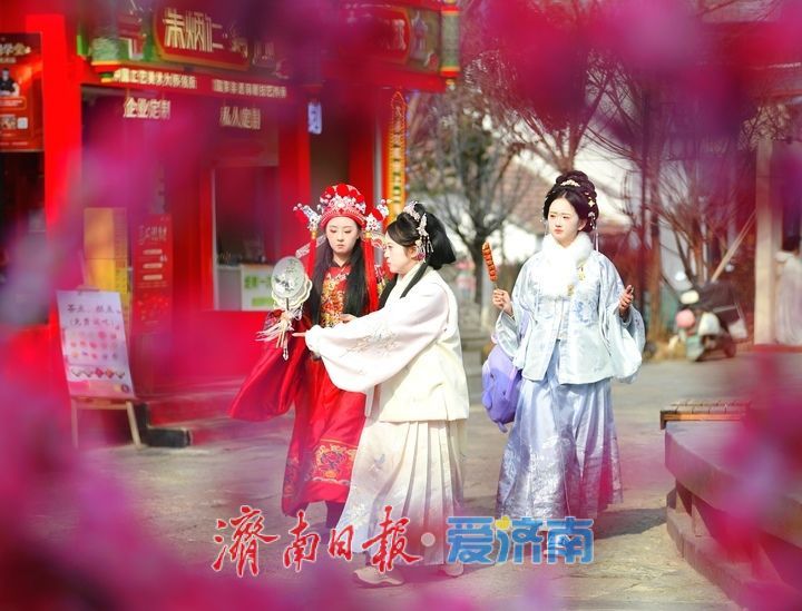 “簪花”点翠映泉城，立春时节“俏”争春