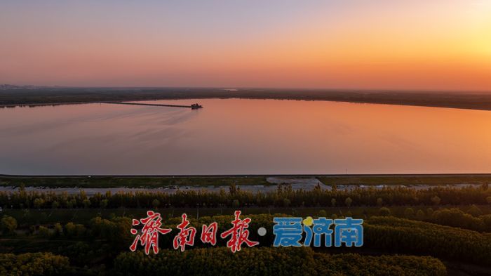 落日熔金映玉湖！济南玉清湖生态画卷，绘就黄河岸畔的城市绿洲