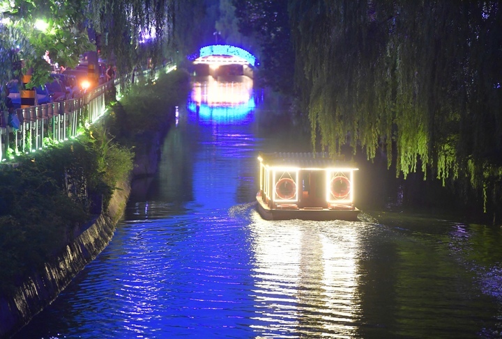 夜游泉城新路径，泉水绿道“最济南”