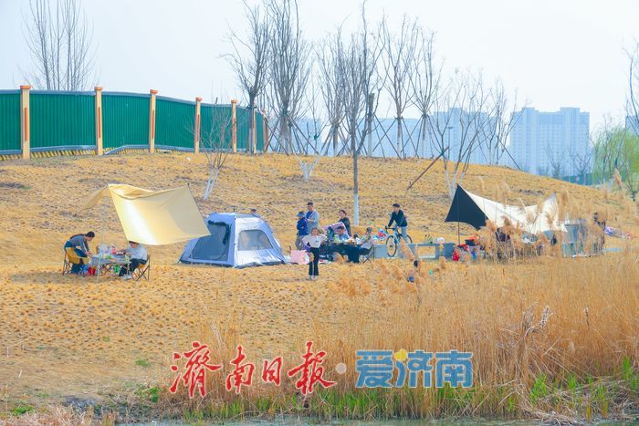 春日寻芳正当时 龙脊河公园成市民春日打卡新宠