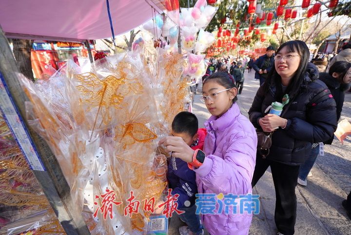 “泉”在济南过大年｜登高祈福 骏马迎春 济南千佛山新春游园会人气爆棚