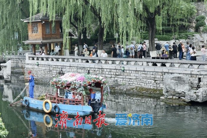 一年四季 泉在济南丨雨后济南凉意至 护城河畔客如潮