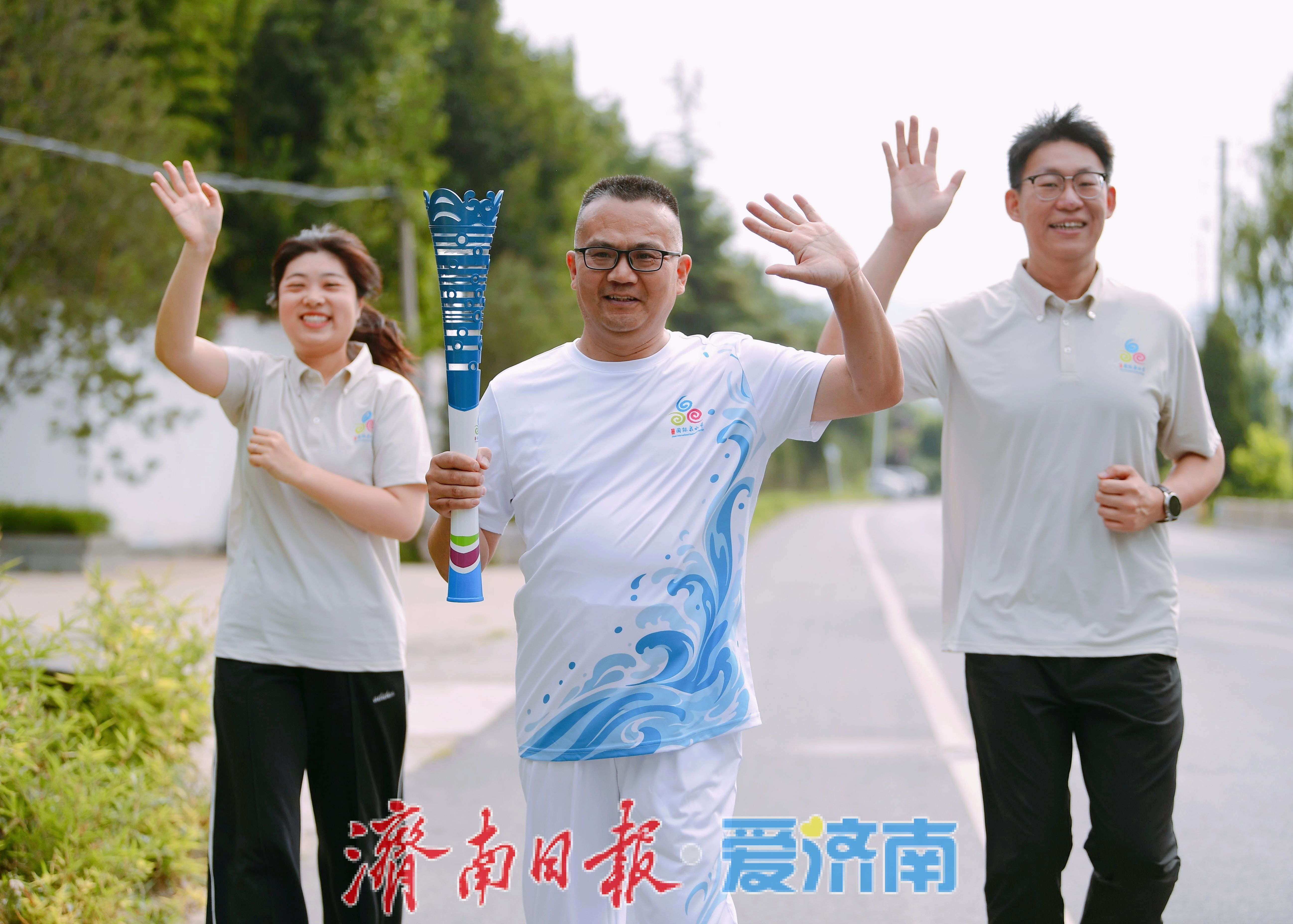 泉源传炬润南山 精神赓续耀泉城 泉群取水及泉炬传递活动走进南部山区