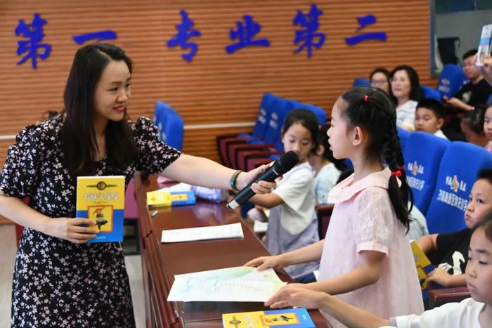 高新区奥龙小学让阅读从兴趣开始