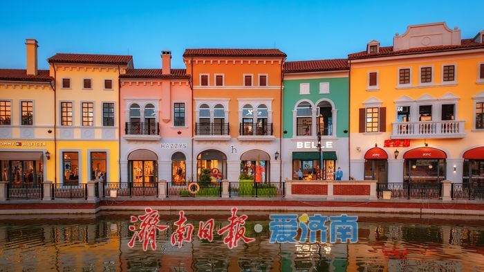 百联奥特莱斯广场，“水上威尼斯”梦幻水景令人沉醉