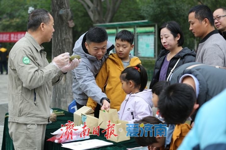 一年四季 泉在济南丨济南动物园开展“国际熊猫日”活动