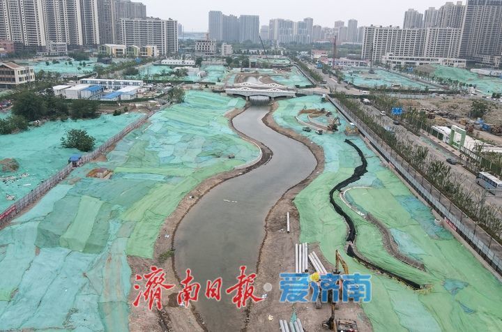 沥青铺设护栏安装完成，济南“中泺河”首座跨河桥梁亮相