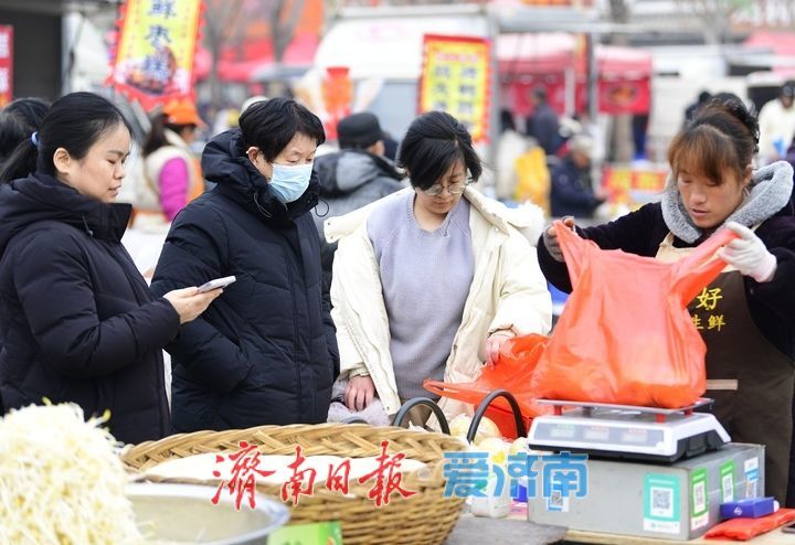 腊月年集人气旺，仲宫大集年味浓