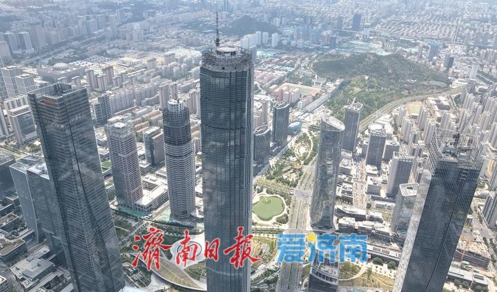 项目强省会｜济南“第一高”塔冠钢结构吊装完工