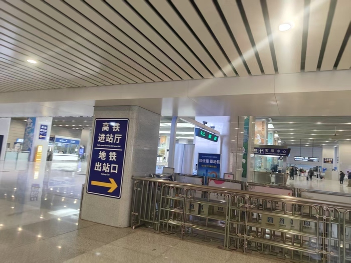 济南地铁6号线东段开通首日体验：一条连接高校、CBD与交通枢纽的“黄金线”