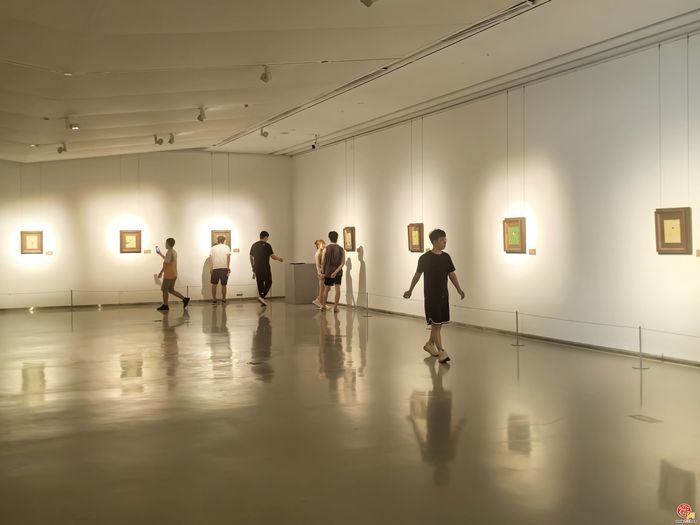 请持放大镜细品——“徐青巍油画作品展”在山东美术馆开展