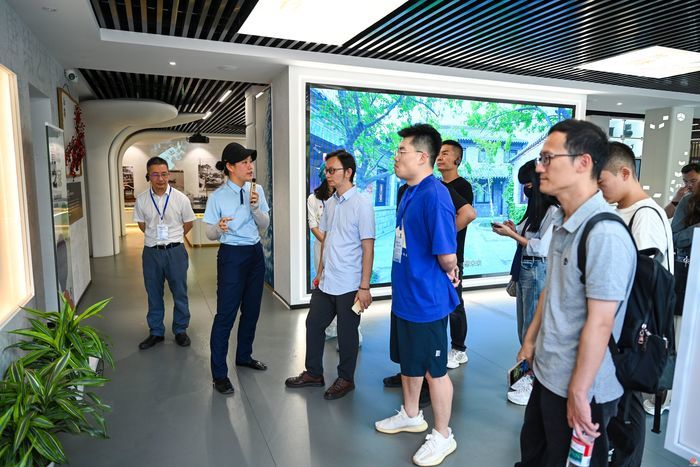 漫步老城看“城新” 全国知名媒体总编辑品泉城新颜