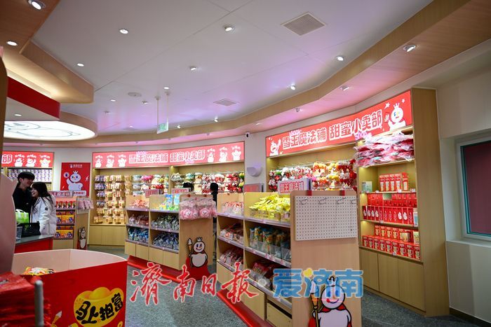 “雪王”招手泉城！蜜雪冰城济南旗舰店升级开业