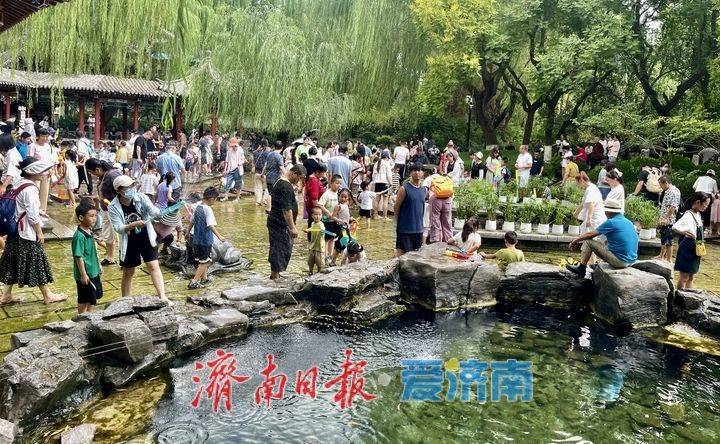 一年四季 泉在济南丨济南五龙潭清泉石上流 奏响夏日清凉曲