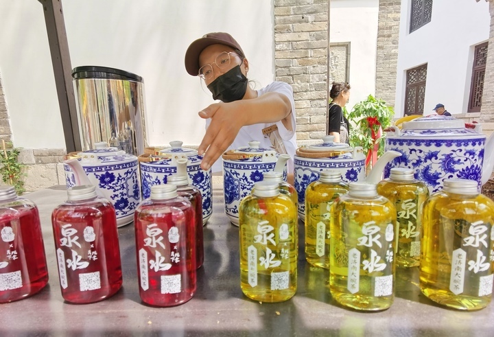 泉城元素无处不在，百花洲“泉”心“泉”意迎客来