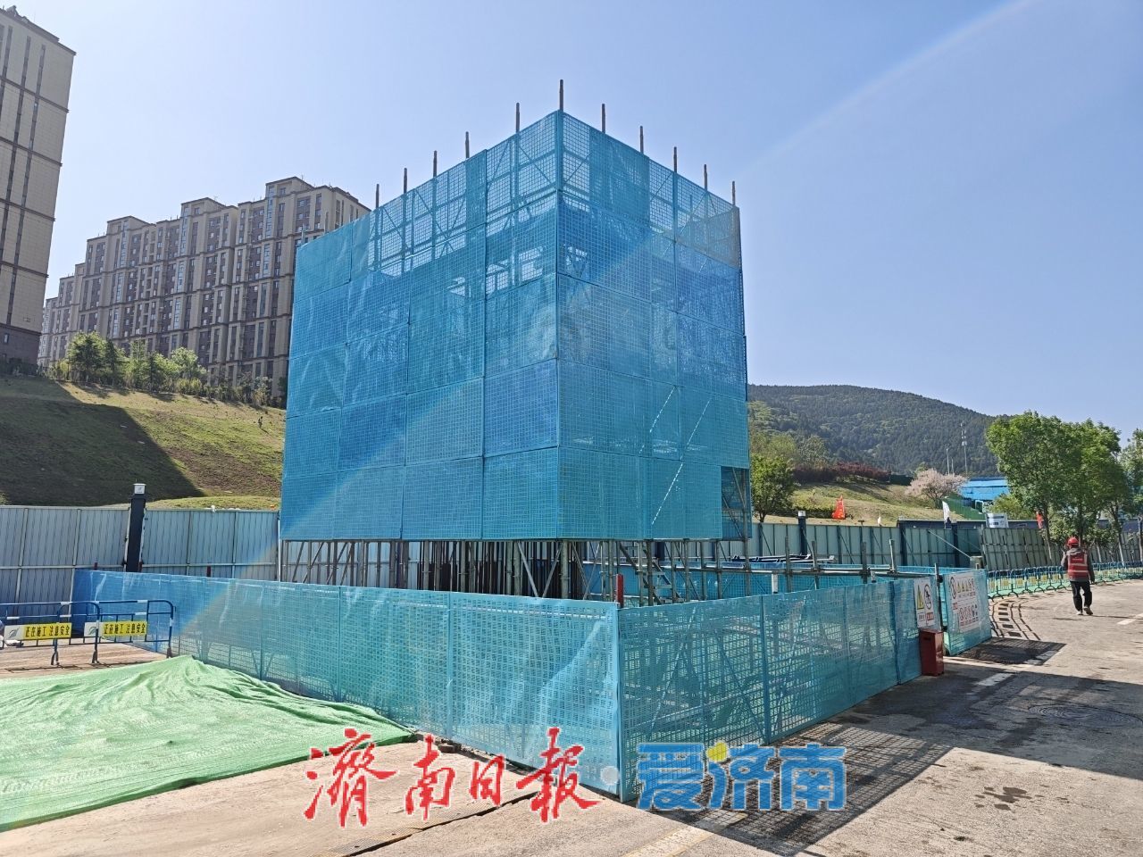 项目强省会｜二环南快速路龙鼎立交9月底前全面建成通车，新建匝道桥主体已合龙