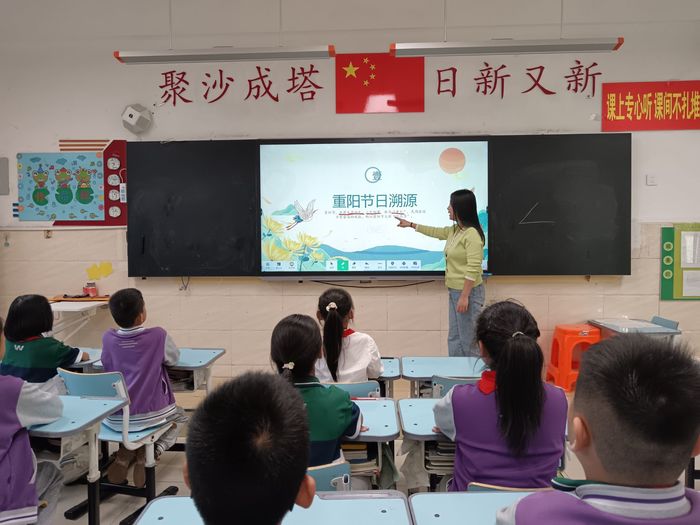 重阳节，高新区章锦小学懂得“感恩”的意义