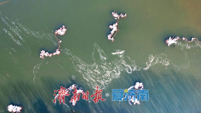 雪野湖现冰雪肌理别样景致