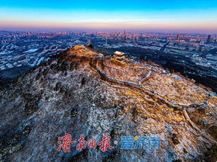 银装千佛山，日出绘金卷