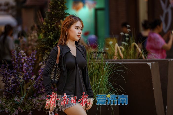 一年四季 泉在济南丨复古与时尚奇幻交融 璀璨夜经济点亮济南融汇老商埠