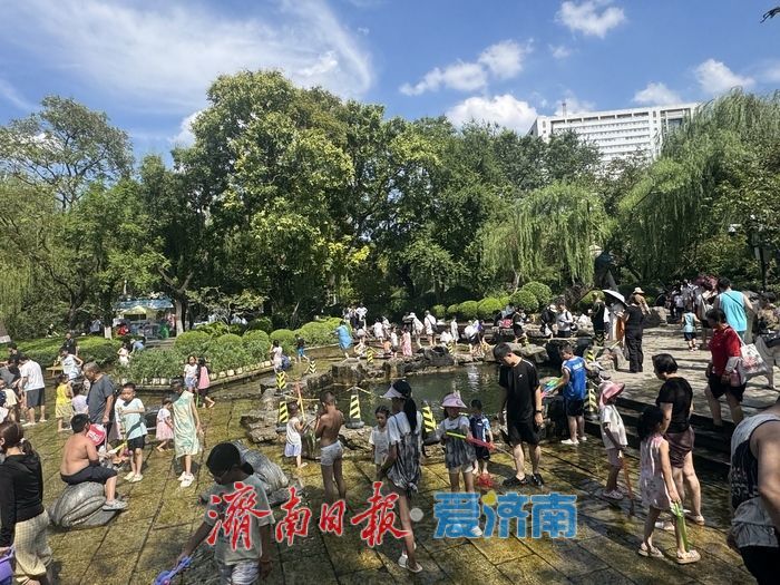 高温天里的清凉乐土：五龙潭清泉边童趣飞扬