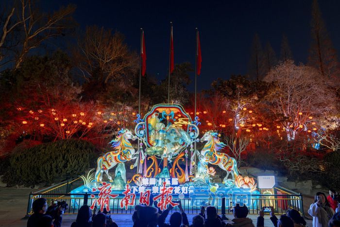 先睹为快！济南第45届天下第一泉迎春花灯会试亮灯