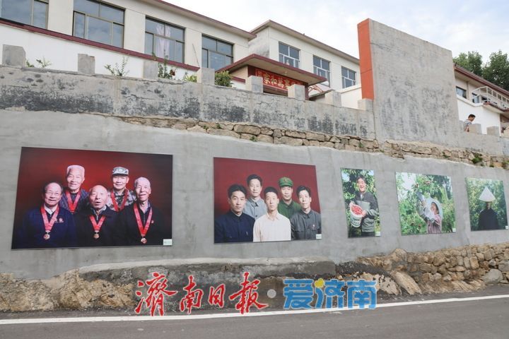 艺术上墙！长清西黄村变身露天摄影展厅