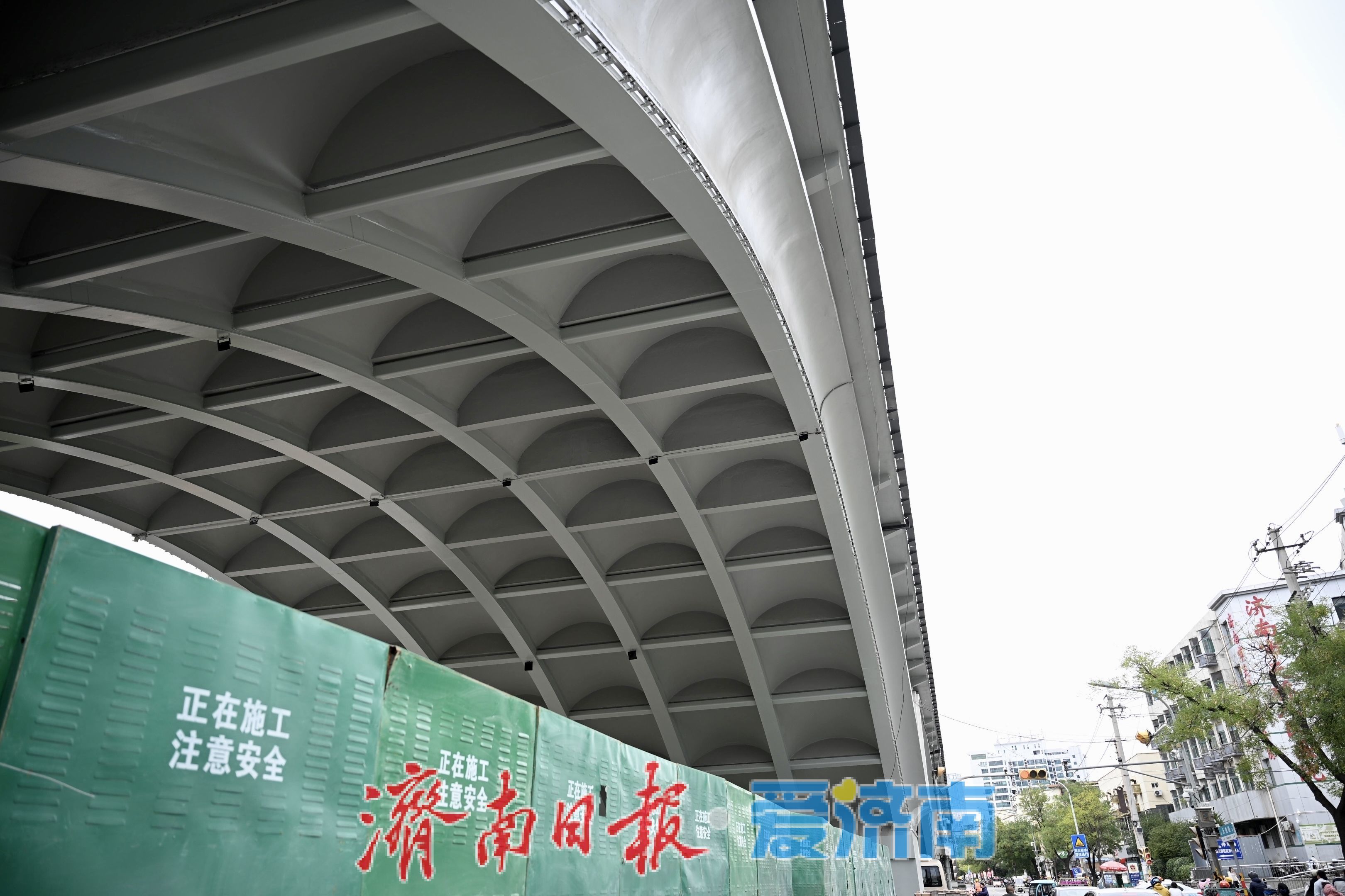 项目强省会｜提质升级！济南纬二路跨铁路天桥改造工程有序推进