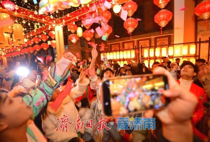 “泉”在济南过大年｜赏方特新春灯会 感受国风浪漫