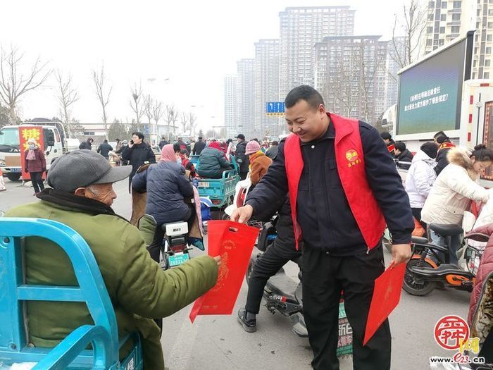 外国留学生赶“黄河大集”：在乡土烟火中感受中国年味