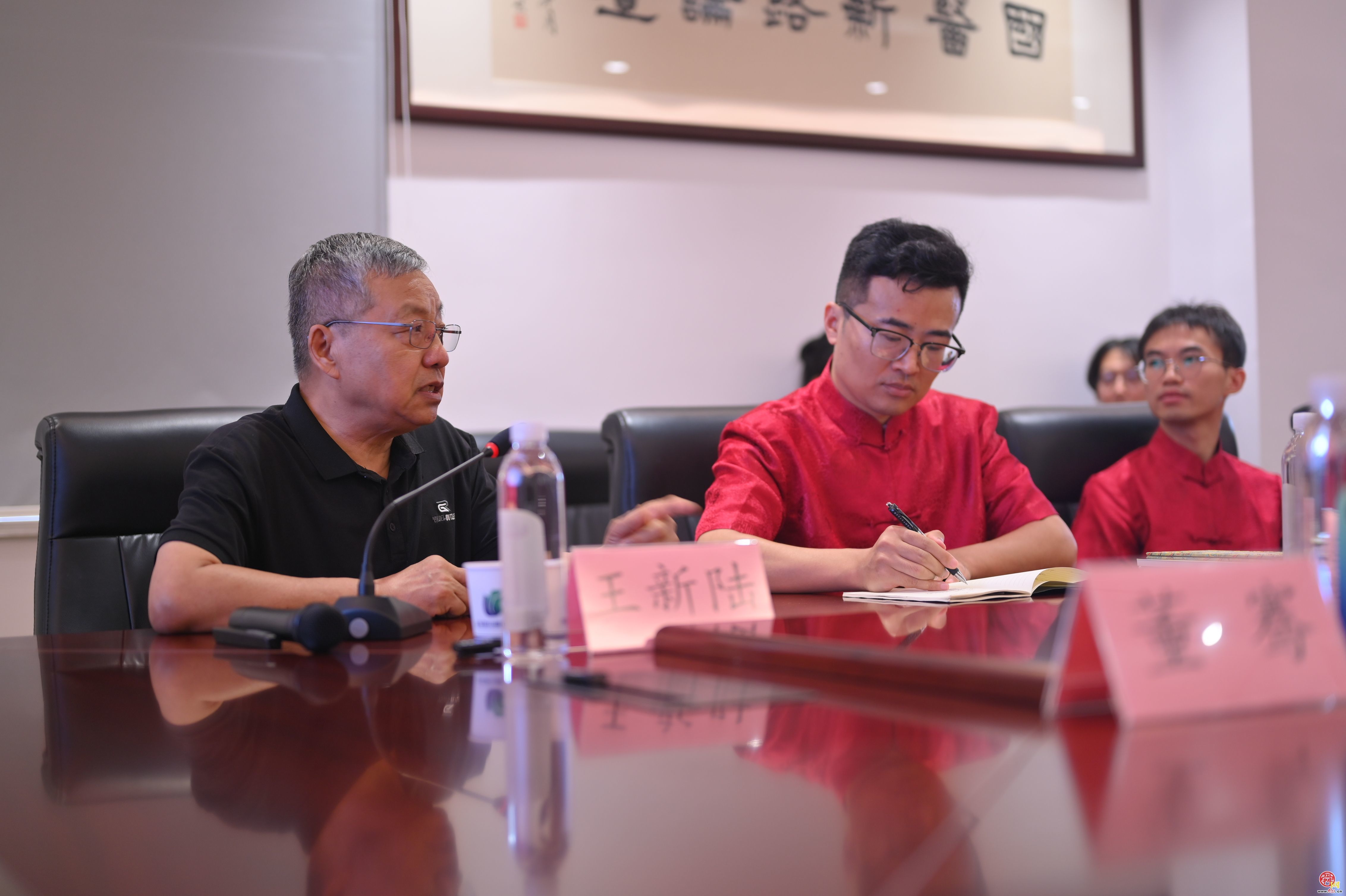 王新陆国医大师血浊研究工作室揭牌暨收徒仪式在济南举行