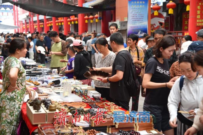 平凡铺子，鲜活江湖：济南英雄山文化市场的匠人时光