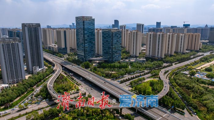 航拍视角下，济南西城展蓬勃发展新貌