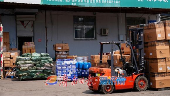 融媒·深调查丨未下单却被包裹“砸中”：暗藏玄机的快递刺客是谁在“包邮”？