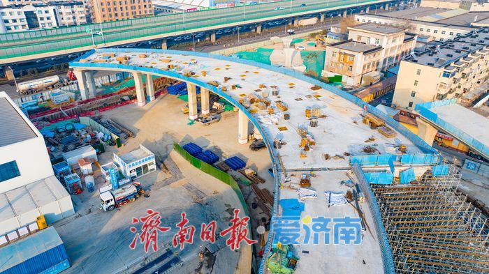 济南“黄金走廊”建设提速：王舍人立交桥雏形初显