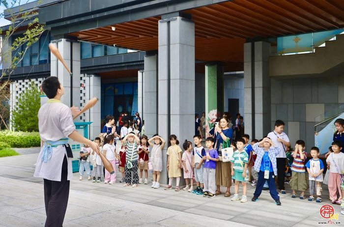 如梦令亮相北京前门大街 “京彩金秋季·周末游济南”解锁宋风体验