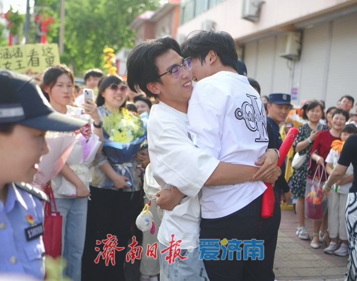 大幕落下，考生挥别高考“成人礼”怀揣梦想再出发