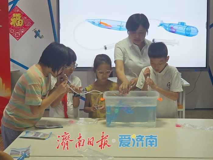 “沉”入科学，“浮”想联翩！济南市科技馆“小小科学家”公益课堂解锁浮力奥秘