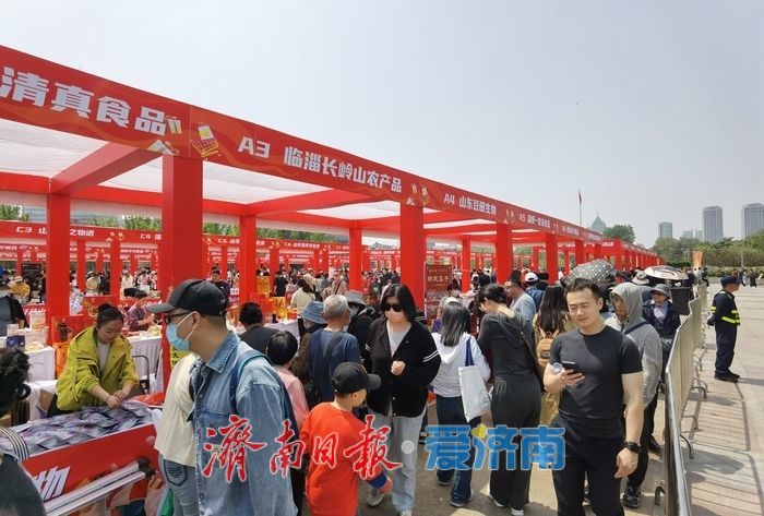 淄博好物“闪现”泉城广场！济南市民一站式感受淄博魅力