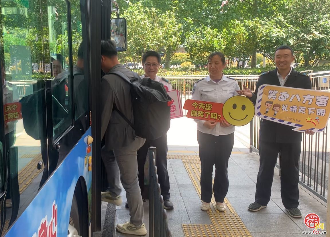 世界微笑日：温情微笑点亮泉城 济南公交暖心服务温暖出行路