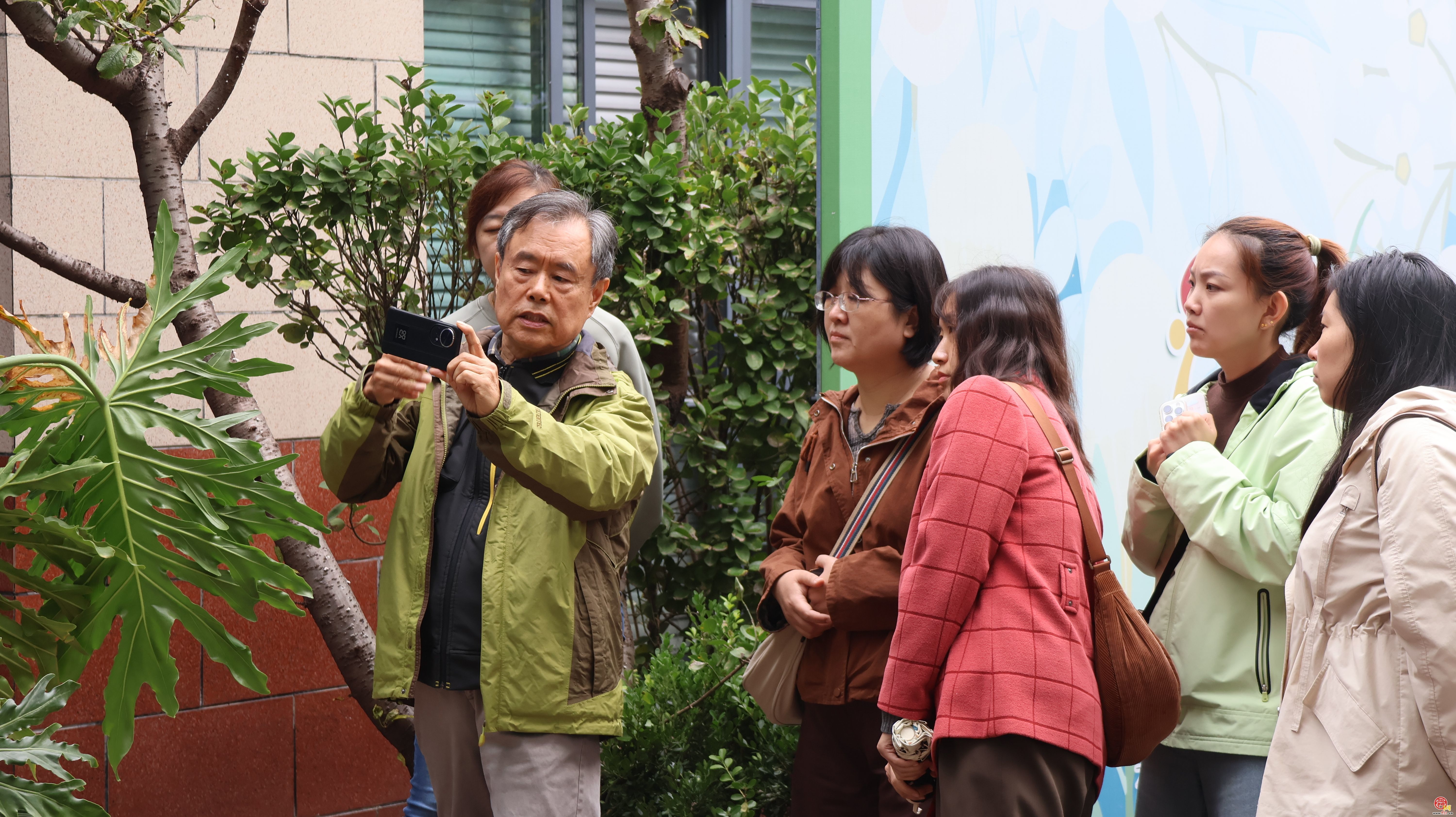 线下实操+线上刷屏！济南园·林惠民行开展“镜头里的园艺美学”摄影摄像技能培训